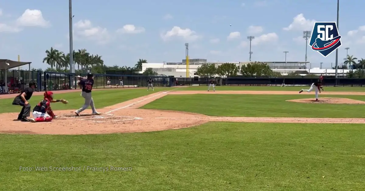 Jose Abreu puso la pelota entre el left-center field y se apuntó su segundo doblete en esta etapa