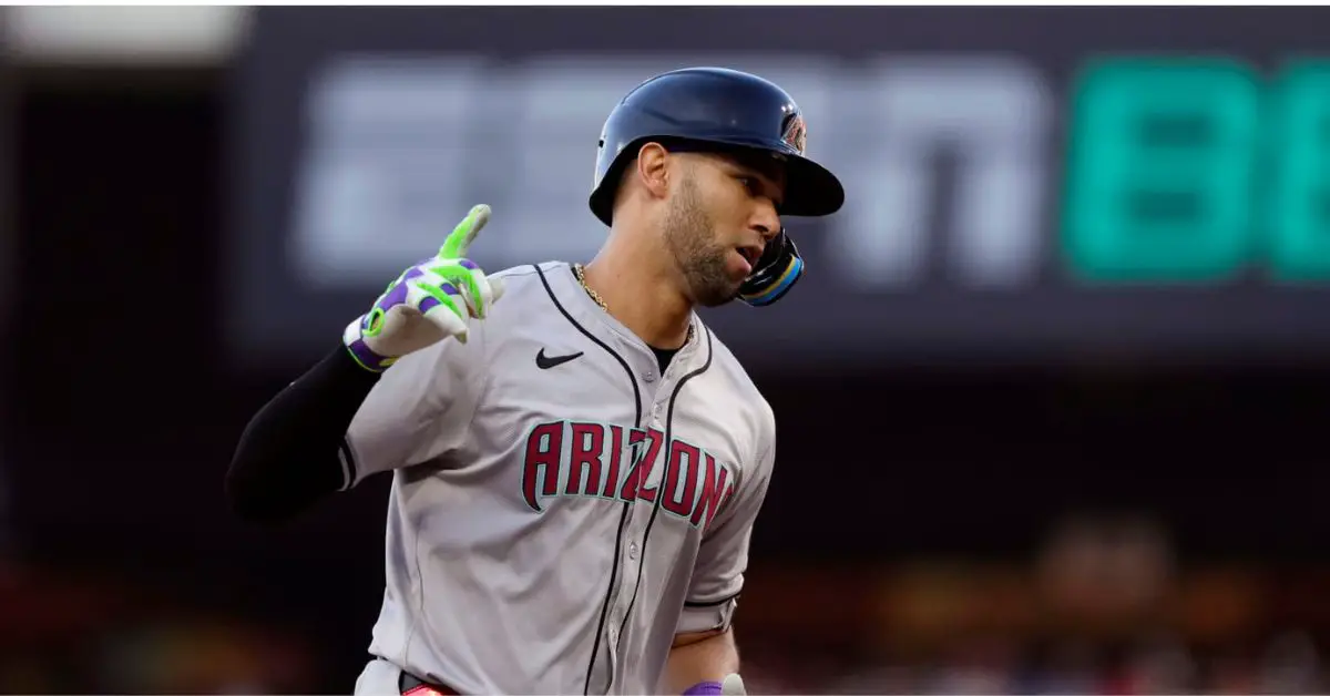 Cubano Lourdes Gurriel Jr. celebra un batazo con Arizona