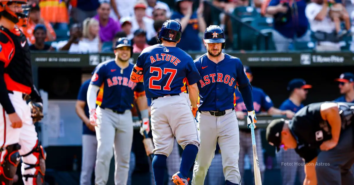 Jose Altuve luego del jonron con Houston Astros