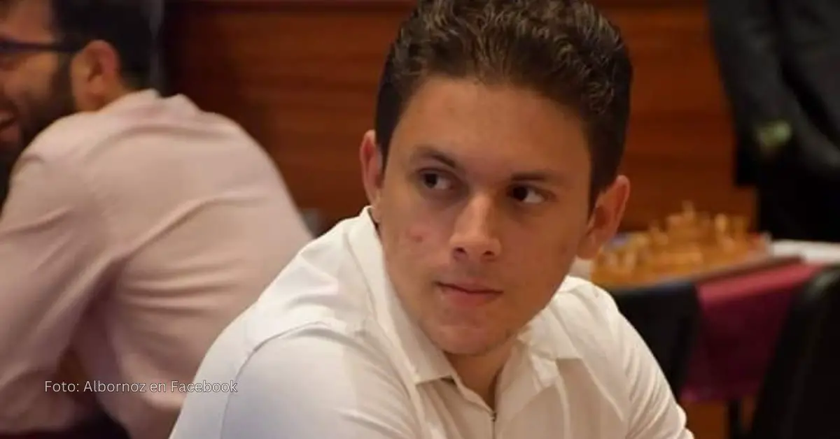 Carlos Albornoz con una mirada atenta durante un juego de ajedrez en representación de Cuba