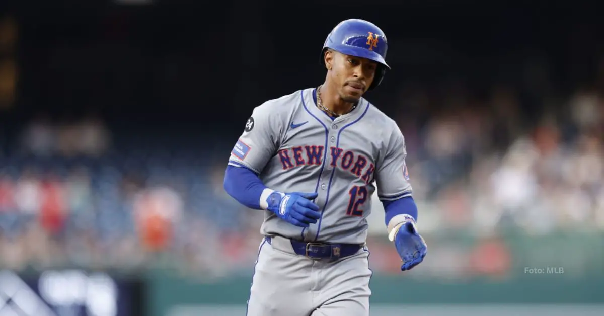 Francisco Lindor recorriendo las bases con New York Mets